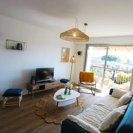 Bristol Plaisance Yourhosthelper Αντίμπ