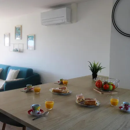 Bristol Plaisance Yourhosthelper *