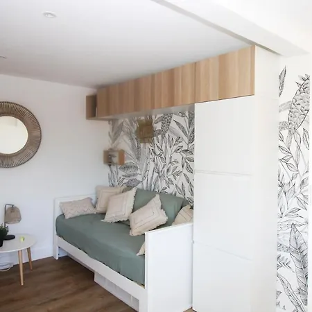 Bristol Plaisance Yourhosthelper * Αντίμπ